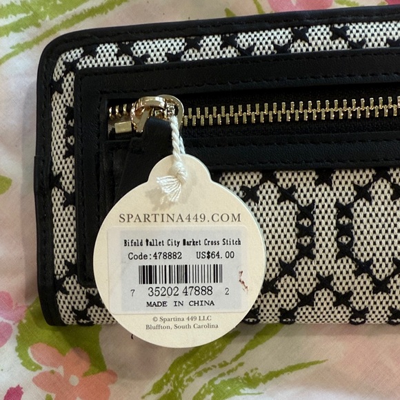 Spartina 449 City Market Cross Stitch Bifold Wallet - Picture 4 of 4